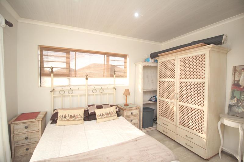 5 Bedroom Property for Sale in Fraaiuitsig Western Cape
